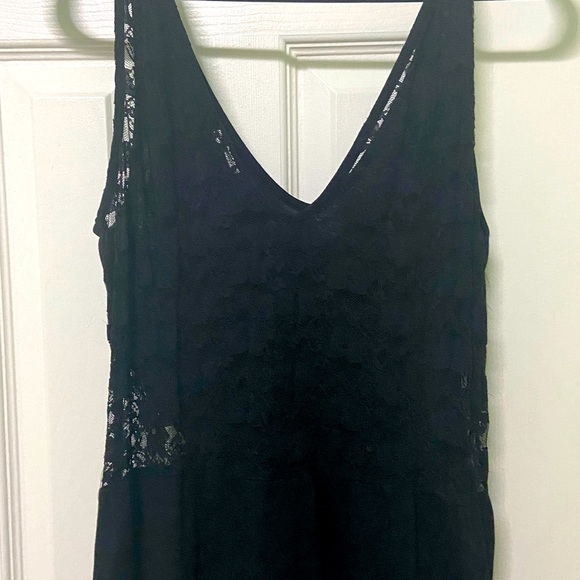 Little black dress - v-neck front with a lace back - Picture 1 of 2